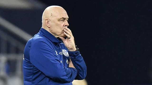 Huấn luyện viên thứ 4 nói lời chia tay Schalke trong một mùa giải